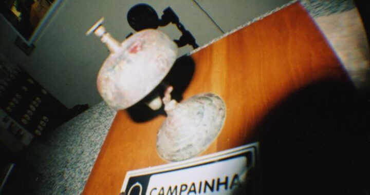 Entra. Pasa