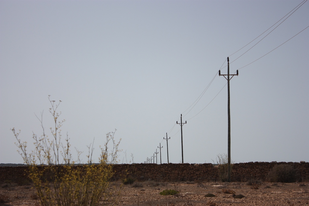 Las líneas de los cables marcan una de las posibles direcciones del viaje. LeleSorribas2012 Formentera